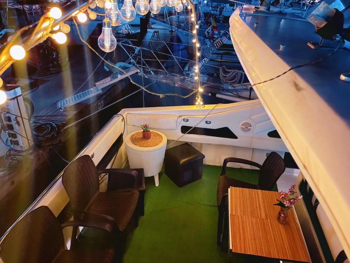 Yacht Hotel Barcelona Sant Adria de Besos Exterior foto